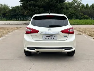 Nissan Tiida 2020 купить из Китая, цена 1 444 000 ₽ — Suifenhe Auto