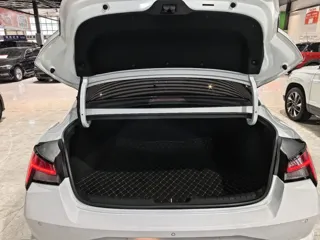 Hyundai Elantra 2023 купить из Китая, цена 1 606 000 ₽ — Suifenhe Auto