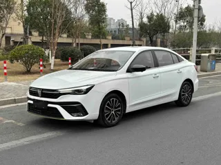 Roewe i5 2023 купить из Китая, цена 1 215 000 ₽ — Suifenhe Auto