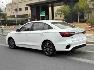 Roewe i5 2023 купить из Китая, цена 1 215 000 ₽ — Suifenhe Auto