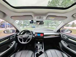 Roewe i5 2021 купить из Китая, цена 1 214 000 ₽ — Suifenhe Auto