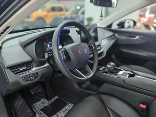 Hongqi E-QM5 2024 купить из Китая, цена 2 625 000 ₽ — Suifenhe Auto