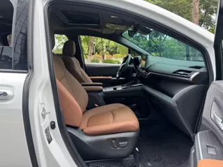 Toyota SIENNA 2026 купить из Китая, цена 8 930 000 ₽ — Suifenhe Auto