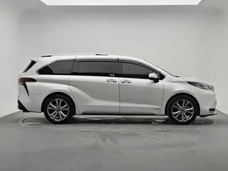 Toyota SIENNA 2024 купить из Китая, цена 7 180 000 ₽ — Suifenhe Auto