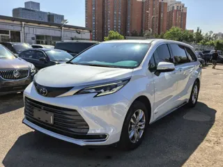 Toyota SIENNA 2025