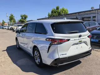 Toyota SIENNA 2025 купить из Китая, цена 8 355 000 ₽ — Suifenhe Auto