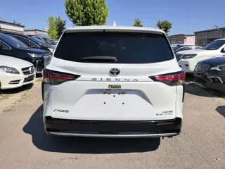 Toyota SIENNA 2025 купить из Китая, цена 8 355 000 ₽ — Suifenhe Auto