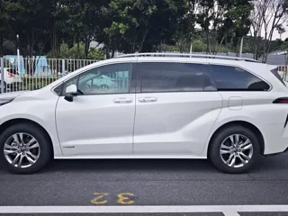 Toyota SIENNA 2024 купить из Китая, цена 6 828 000 ₽ — Suifenhe Auto