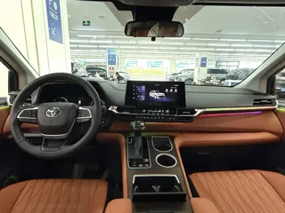 Toyota SIENNA 2025 купить из Китая, цена 7 772 000 ₽ — Suifenhe Auto