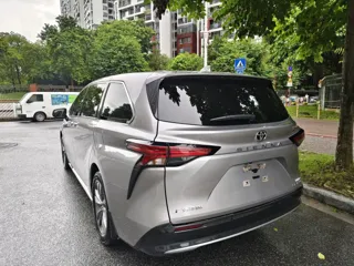 Toyota SIENNA 2025 купить из Китая, цена 7 341 000 ₽ — Suifenhe Auto