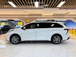 Toyota SIENNA 2024 купить из Китая, цена 7 198 000 ₽ — Suifenhe Auto