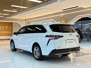 Toyota SIENNA 2024 купить из Китая, цена 7 198 000 ₽ — Suifenhe Auto