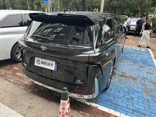 Toyota SIENNA 2024 купить из Китая, цена 6 930 000 ₽ — Suifenhe Auto