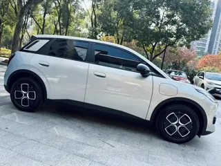 Aion UT 2025 купить из Китая, цена 1 637 000 ₽ — Suifenhe Auto