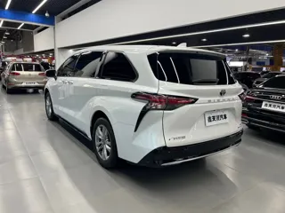 Toyota SIENNA 2024 купить из Китая, цена 8 007 000 ₽ — Suifenhe Auto
