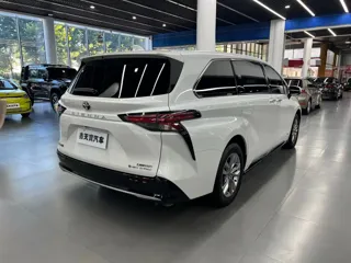 Toyota SIENNA 2024 купить из Китая, цена 8 007 000 ₽ — Suifenhe Auto