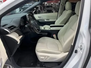 Toyota SIENNA 2024 купить из Китая, цена 8 007 000 ₽ — Suifenhe Auto