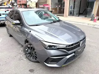 Roewe i5 2021 купить из Китая, цена 1 149 000 ₽ — Suifenhe Auto