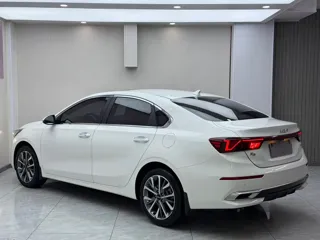 Kia K3 2023 купить из Китая, цена 1 640 000 ₽ — Suifenhe Auto