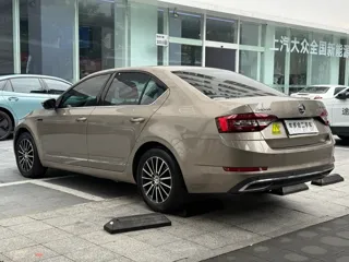 Skoda Octavia 2018 купить из Китая, цена 1 383 000 ₽ — Suifenhe Auto