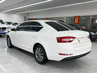 Skoda Octavia 2022 купить из Китая, цена 1 475 000 ₽ — Suifenhe Auto