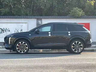 Cadillac XT5 2025 купить из Китая, цена 5 994 000 ₽ — Suifenhe Auto
