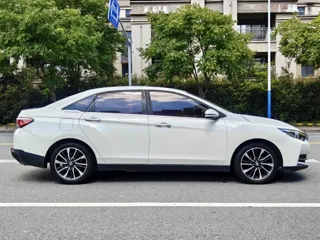 Venucia D60 2018 купить из Китая, цена 1 128 000 ₽ — Suifenhe Auto