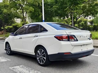 Venucia D60 2018 купить из Китая, цена 1 128 000 ₽ — Suifenhe Auto