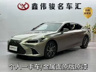 Lexus ES 2025