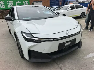 Toyota bZ3 2023 купить из Китая, цена 3 221 000 ₽ — Suifenhe Auto