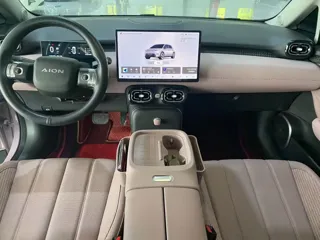 Aion UT 2026 купить из Китая, цена 1 614 000 ₽ — Suifenhe Auto