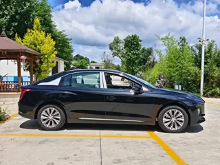 Hongqi E-QM5 2024 купить из Китая, цена 1 940 000 ₽ — Suifenhe Auto