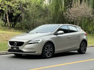 Volvo V40 2018