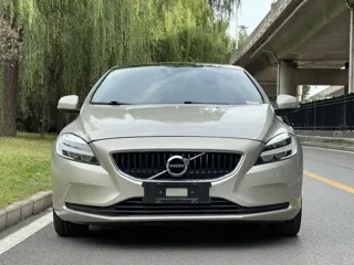 Volvo V40 2018 купить из Китая, цена 1 422 000 ₽ — Suifenhe Auto