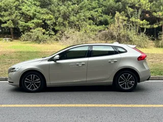 Volvo V40 2018 купить из Китая, цена 1 422 000 ₽ — Suifenhe Auto