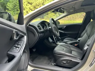 Volvo V40 2018 купить из Китая, цена 1 422 000 ₽ — Suifenhe Auto