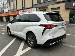 Toyota SIENNA 2025 купить из Китая, цена 8 787 000 ₽ — Suifenhe Auto