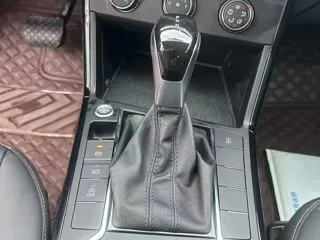 Volkswagen Passat 2020 купить из Китая, цена 1 601 000 ₽ — Suifenhe Auto