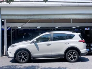 Toyota RAV4 2018 купить из Китая, цена 2 121 000 ₽ — Suifenhe Auto