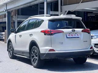 Toyota RAV4 2018 купить из Китая, цена 2 121 000 ₽ — Suifenhe Auto