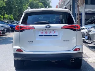 Toyota RAV4 2018 купить из Китая, цена 2 121 000 ₽ — Suifenhe Auto