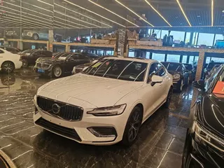 Volvo S60 2025