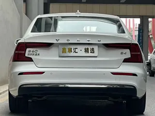 Volvo S60 2025 купить из Китая, цена 4 221 000 ₽ — Suifenhe Auto