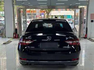 Skoda Superb 2018 купить из Китая, цена 1 364 000 ₽ — Suifenhe Auto