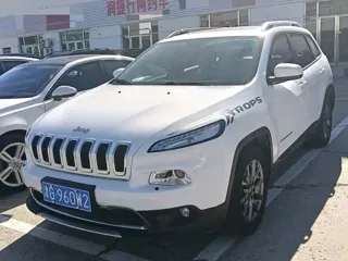 Jeep Cherokee 2021 купить из Китая, цена 2 029 000 ₽ — Suifenhe Auto
