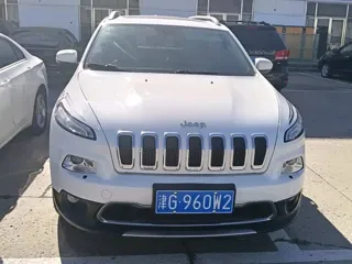 Jeep Cherokee 2021 купить из Китая, цена 2 029 000 ₽ — Suifenhe Auto