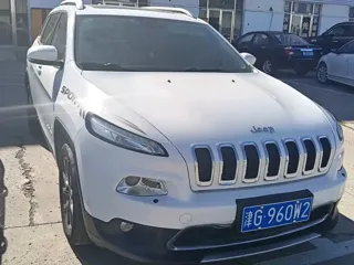 Jeep Cherokee 2021 купить из Китая, цена 2 029 000 ₽ — Suifenhe Auto