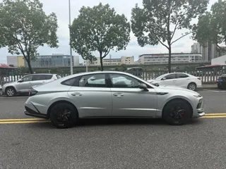 Hyundai Sonata 2024 купить из Китая, цена 3 709 000 ₽ — Suifenhe Auto