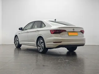 Volkswagen Sagitar 2022 купить из Китая, цена 1 395 000 ₽ — Suifenhe Auto