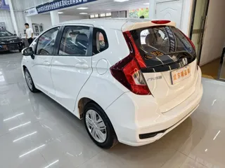 Honda Fit 2018 купить из Китая, цена 1 305 000 ₽ — Suifenhe Auto